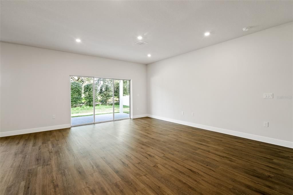 На продажу: $319,900 (4 спален, 2 ванн, 1961 Квадратных фут)