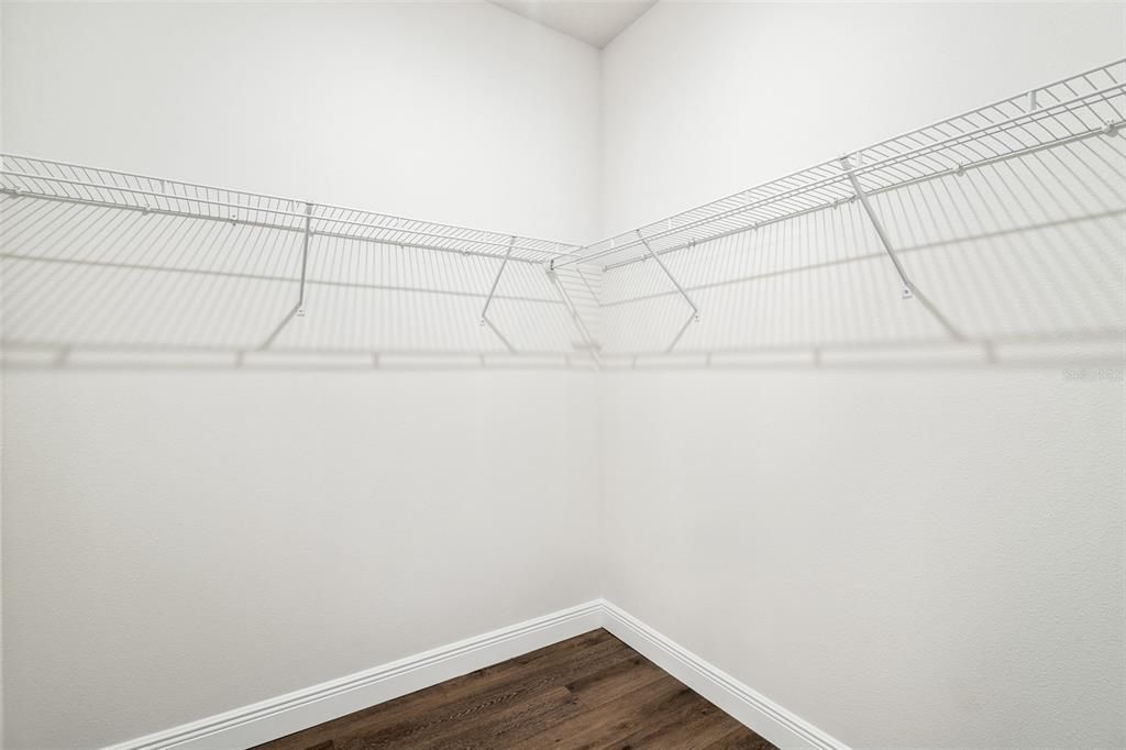 На продажу: $319,900 (4 спален, 2 ванн, 1961 Квадратных фут)