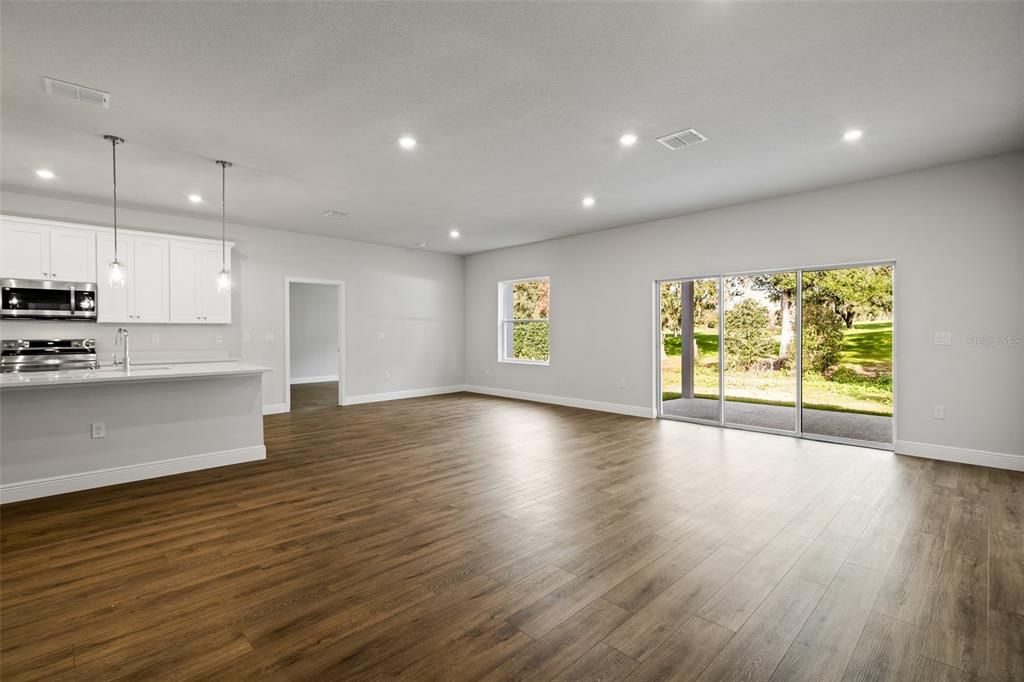 На продажу: $319,900 (4 спален, 2 ванн, 1961 Квадратных фут)