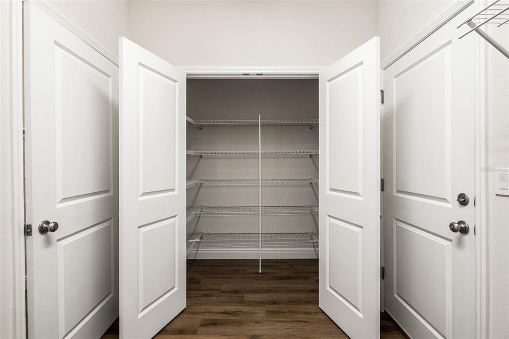 На продажу: $319,900 (4 спален, 2 ванн, 1961 Квадратных фут)