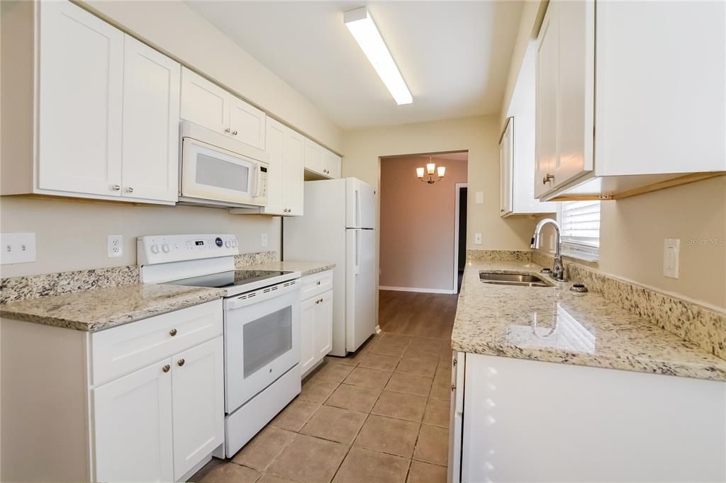 出租: $2,445 (4 贝兹, 2 浴室, 1522 平方英尺)