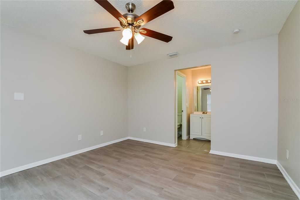 出租: $2,445 (4 贝兹, 2 浴室, 1522 平方英尺)