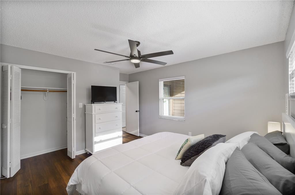 待售: $199,900 (2 贝兹, 2 浴室, 1038 平方英尺)