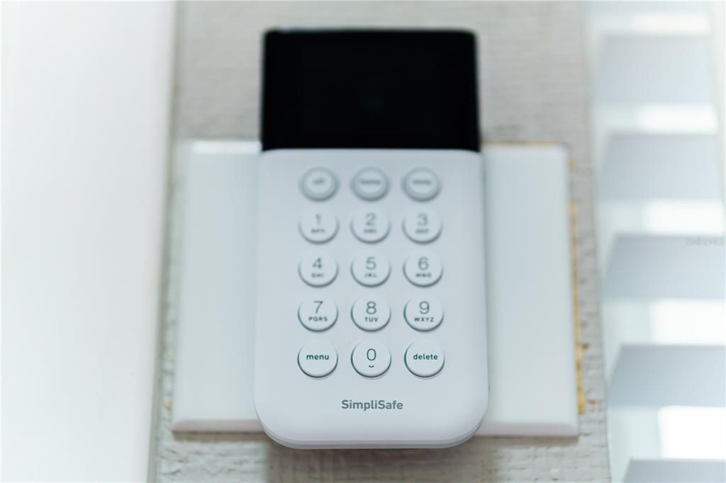 待售: $199,900 (2 贝兹, 2 浴室, 1038 平方英尺)