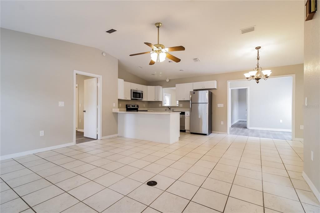 出租: $2,150 (3 贝兹, 2 浴室, 1584 平方英尺)