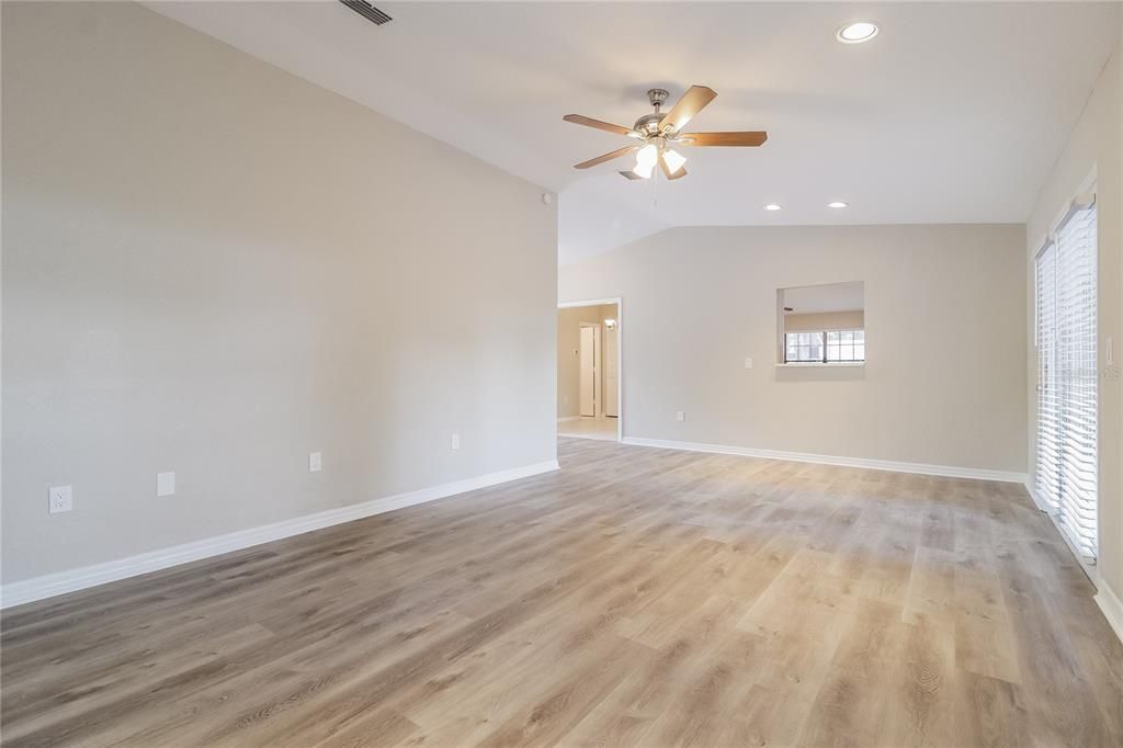 出租: $2,150 (3 贝兹, 2 浴室, 1584 平方英尺)