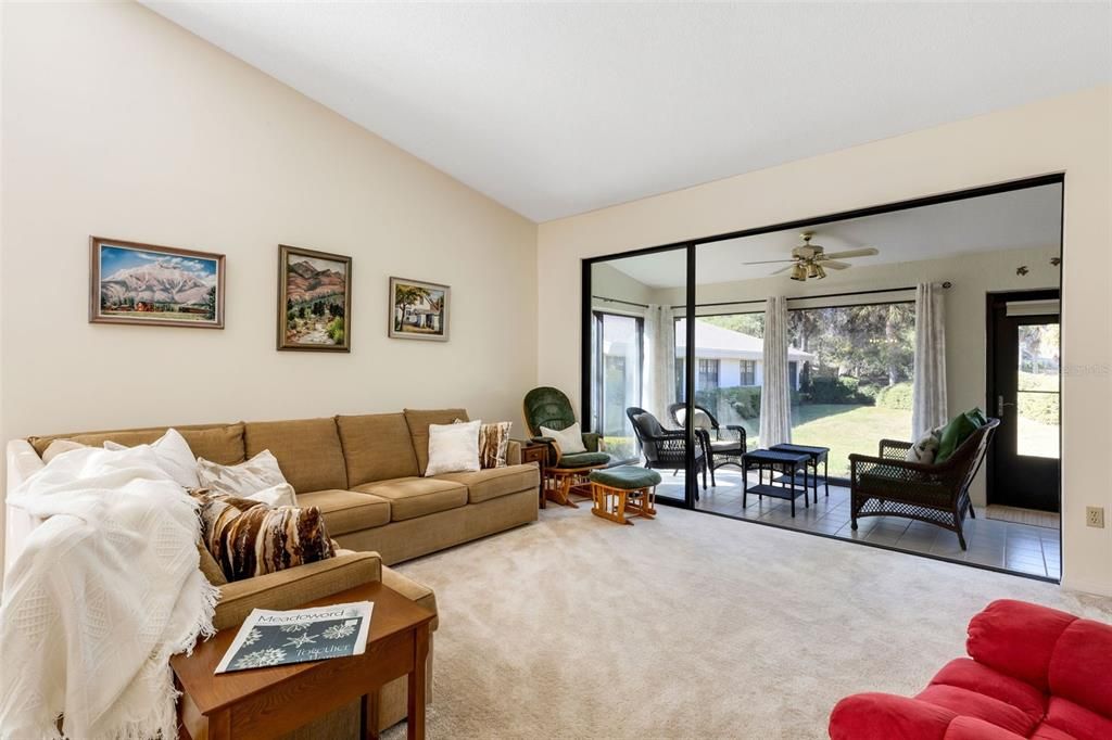 For Sale: $349,000 (2 beds, 2 baths, 1464 Square Feet)