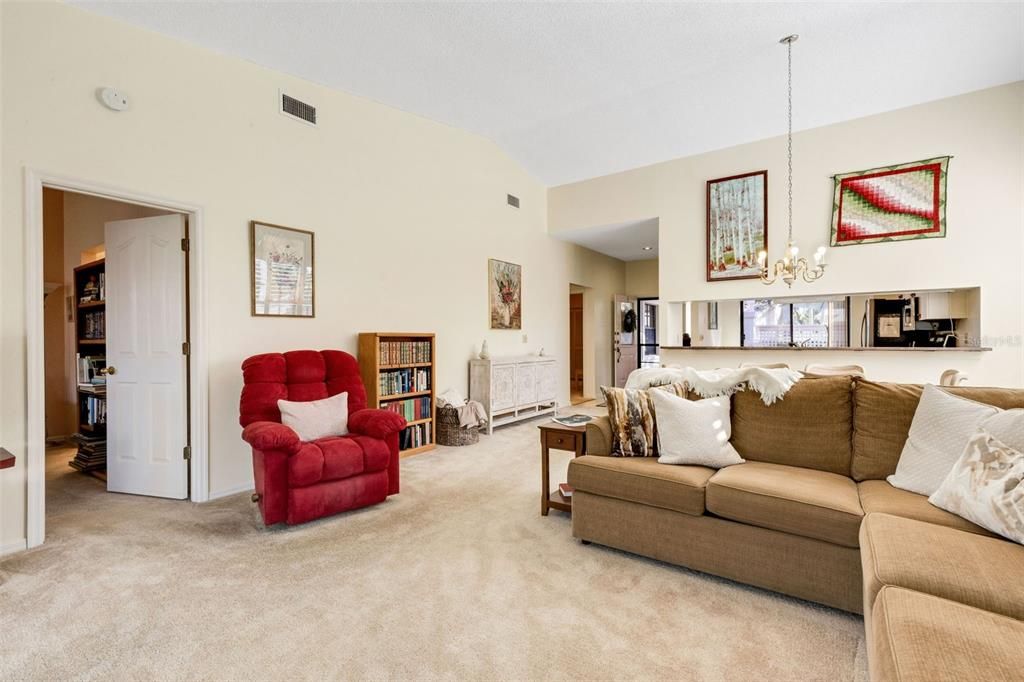 For Sale: $349,000 (2 beds, 2 baths, 1464 Square Feet)