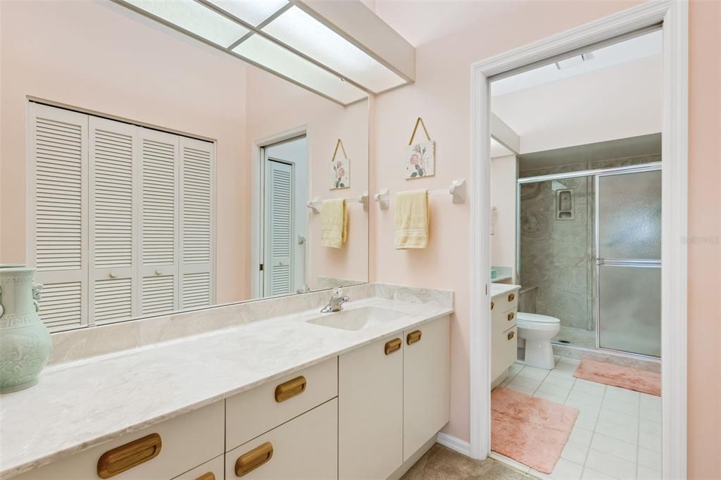 For Sale: $349,000 (2 beds, 2 baths, 1464 Square Feet)