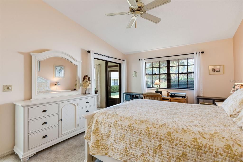 For Sale: $349,000 (2 beds, 2 baths, 1464 Square Feet)