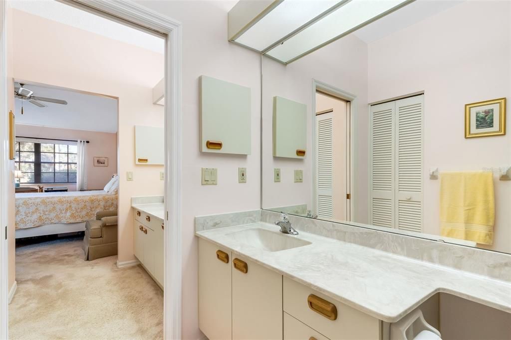 For Sale: $349,000 (2 beds, 2 baths, 1464 Square Feet)