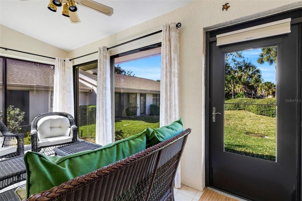 For Sale: $349,000 (2 beds, 2 baths, 1464 Square Feet)