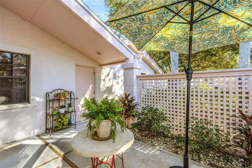 For Sale: $349,000 (2 beds, 2 baths, 1464 Square Feet)