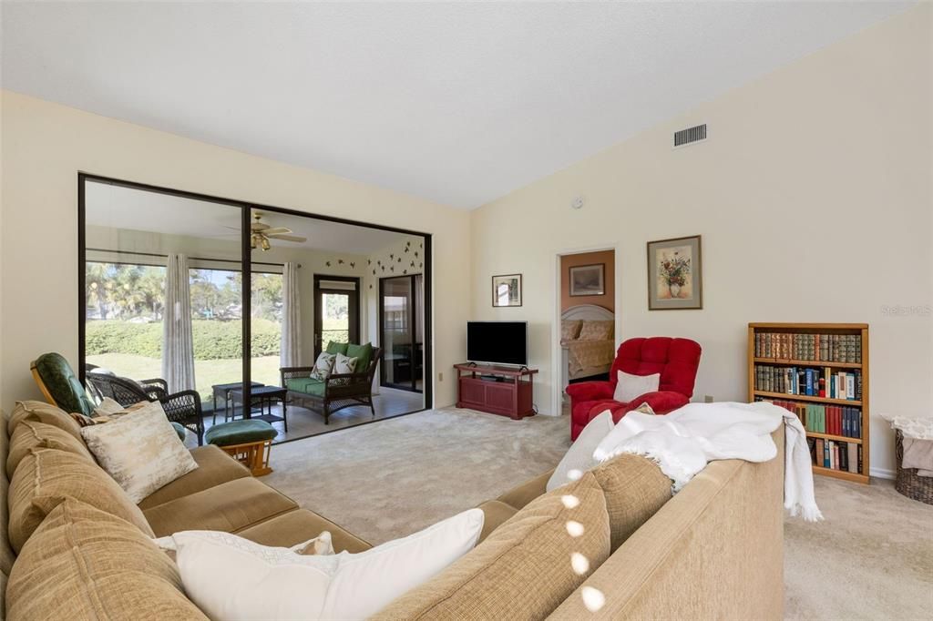 For Sale: $349,000 (2 beds, 2 baths, 1464 Square Feet)