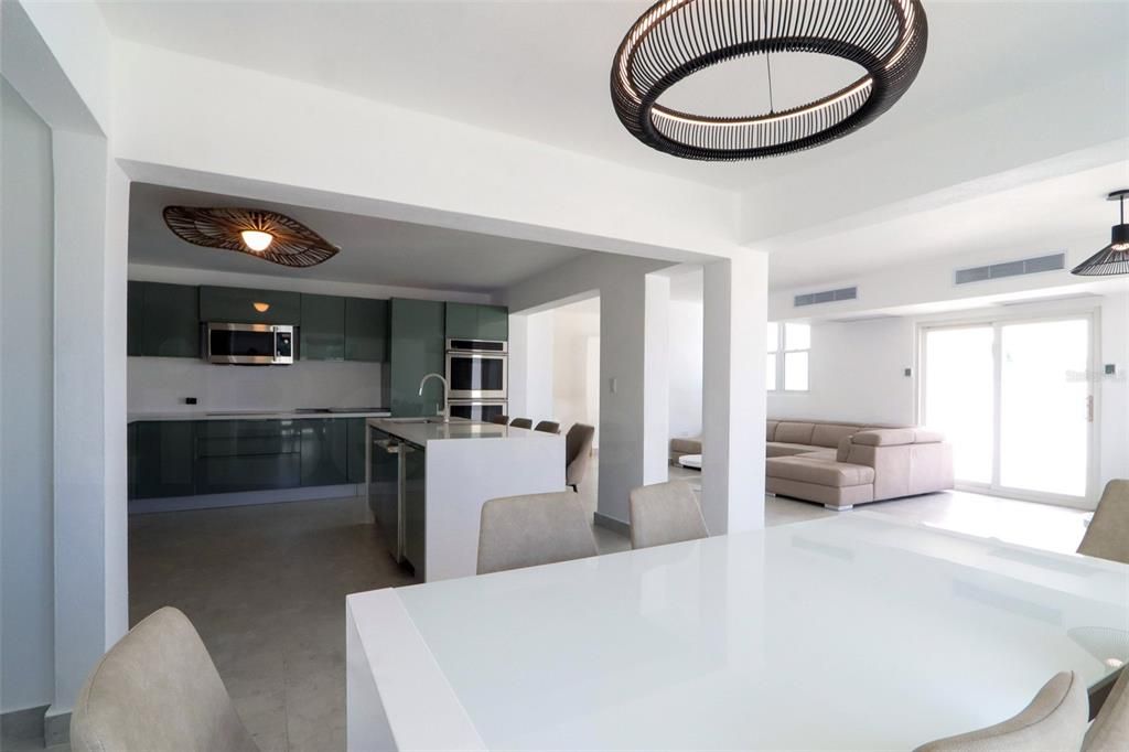 待售: $2,600,000 (6 贝兹, 8 浴室, 3221 平方英尺)