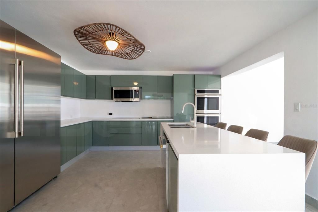 待售: $2,600,000 (6 贝兹, 8 浴室, 3221 平方英尺)