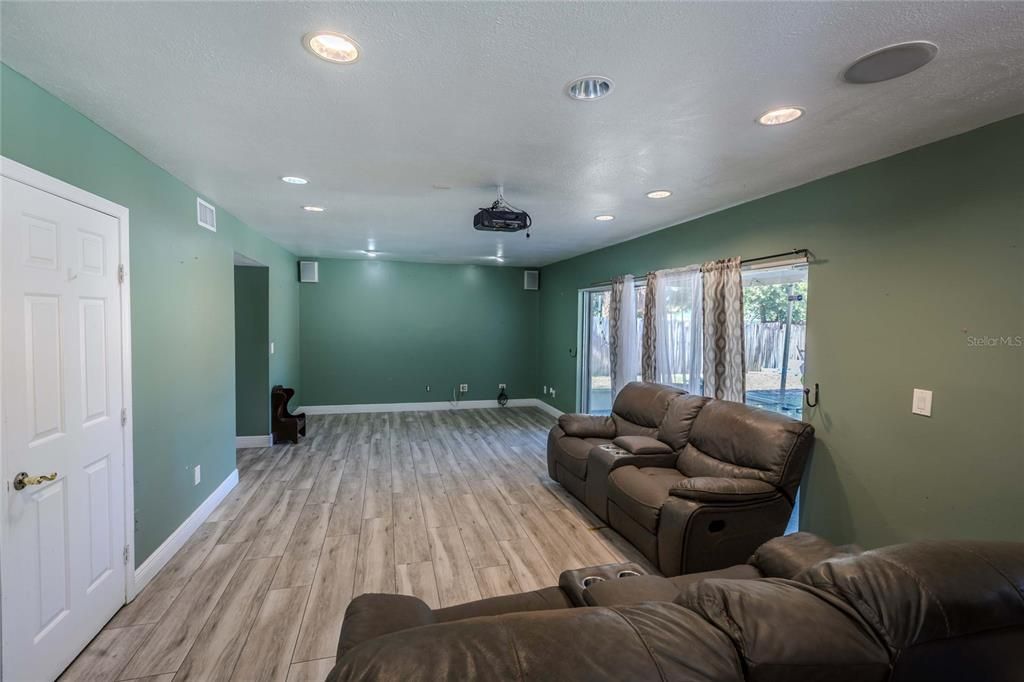 En Venta: $450,000 (4 camas, 2 baños, 2392 Pies cuadrados)