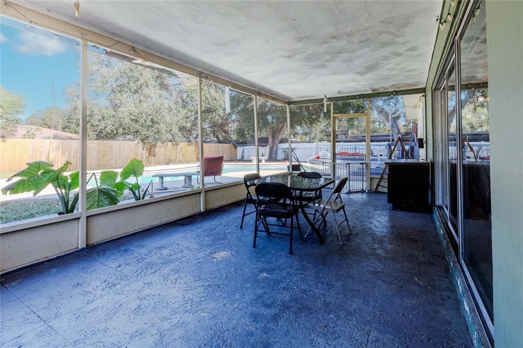 En Venta: $450,000 (4 camas, 2 baños, 2392 Pies cuadrados)