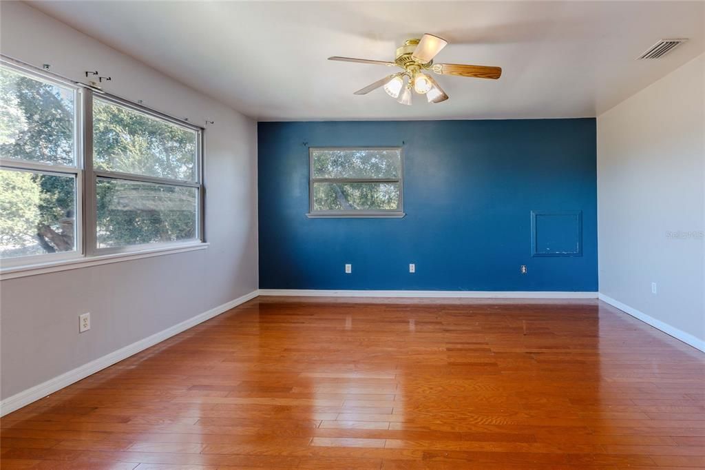 En Venta: $450,000 (4 camas, 2 baños, 2392 Pies cuadrados)