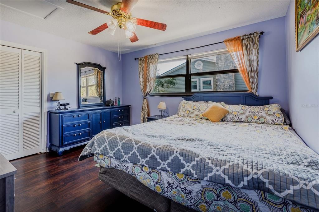 En Venta: $450,000 (4 camas, 2 baños, 2392 Pies cuadrados)