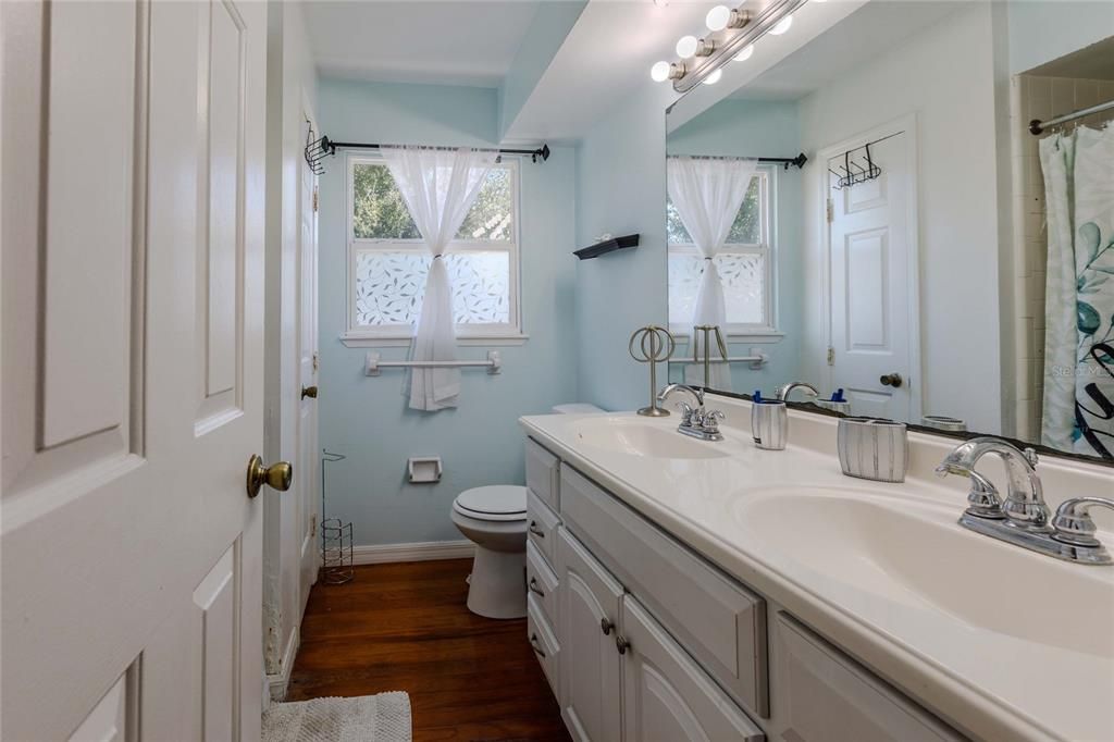 En Venta: $450,000 (4 camas, 2 baños, 2392 Pies cuadrados)