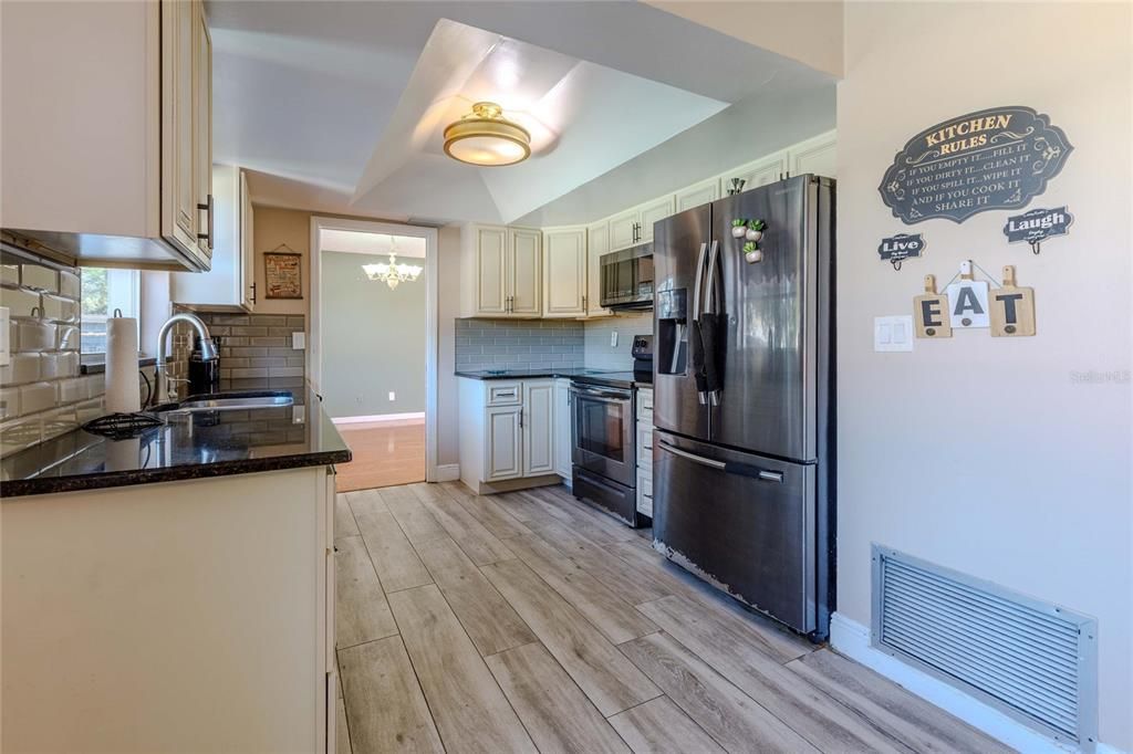 En Venta: $450,000 (4 camas, 2 baños, 2392 Pies cuadrados)