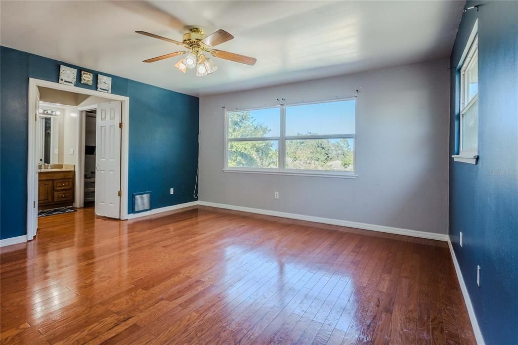 En Venta: $450,000 (4 camas, 2 baños, 2392 Pies cuadrados)