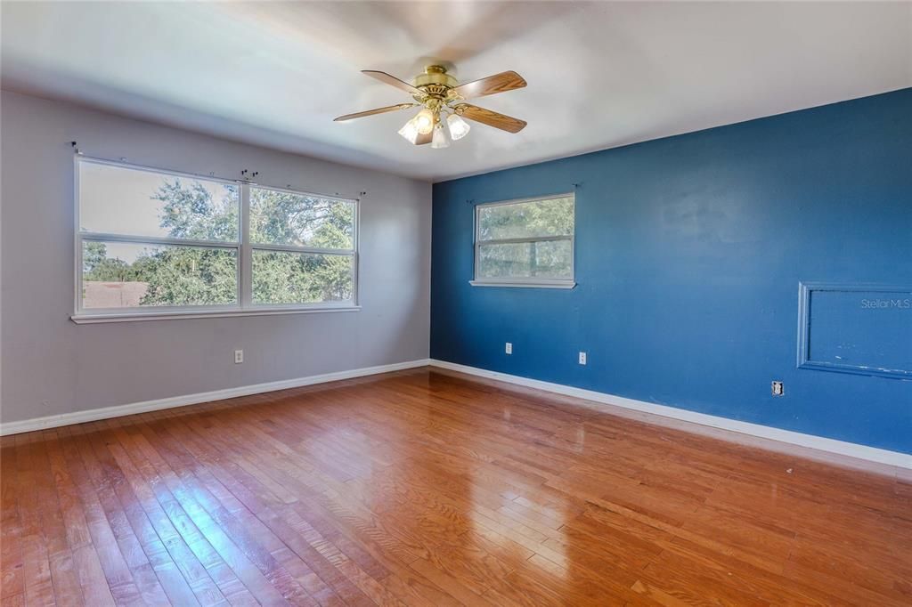 En Venta: $450,000 (4 camas, 2 baños, 2392 Pies cuadrados)