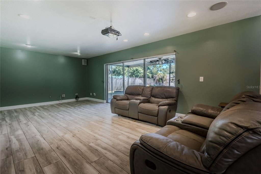 En Venta: $450,000 (4 camas, 2 baños, 2392 Pies cuadrados)