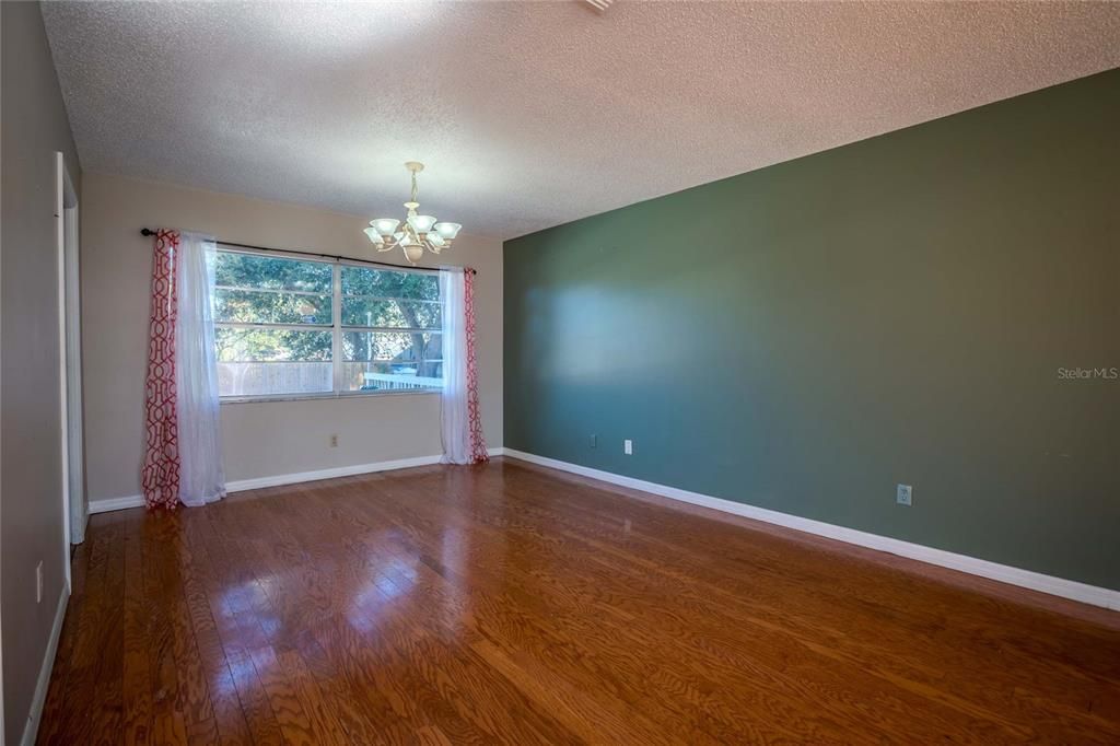 En Venta: $450,000 (4 camas, 2 baños, 2392 Pies cuadrados)