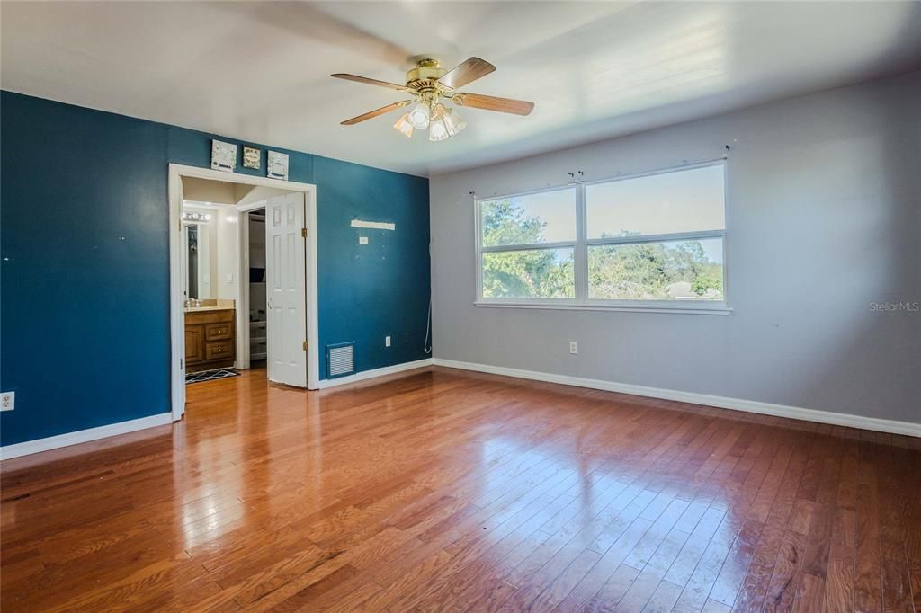 En Venta: $450,000 (4 camas, 2 baños, 2392 Pies cuadrados)