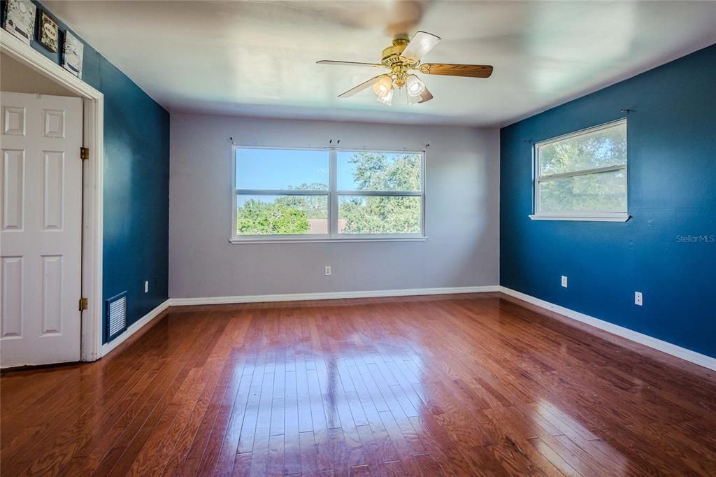 En Venta: $450,000 (4 camas, 2 baños, 2392 Pies cuadrados)