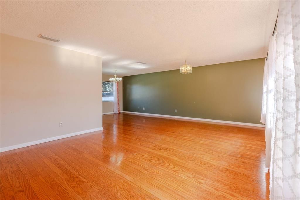 En Venta: $450,000 (4 camas, 2 baños, 2392 Pies cuadrados)