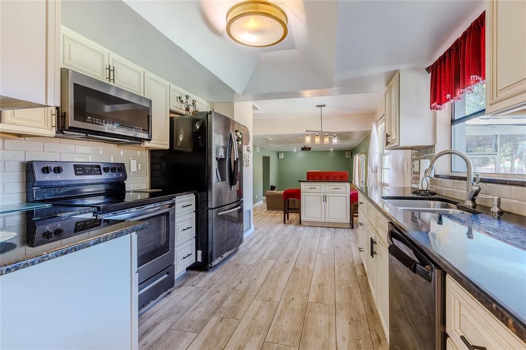 En Venta: $450,000 (4 camas, 2 baños, 2392 Pies cuadrados)