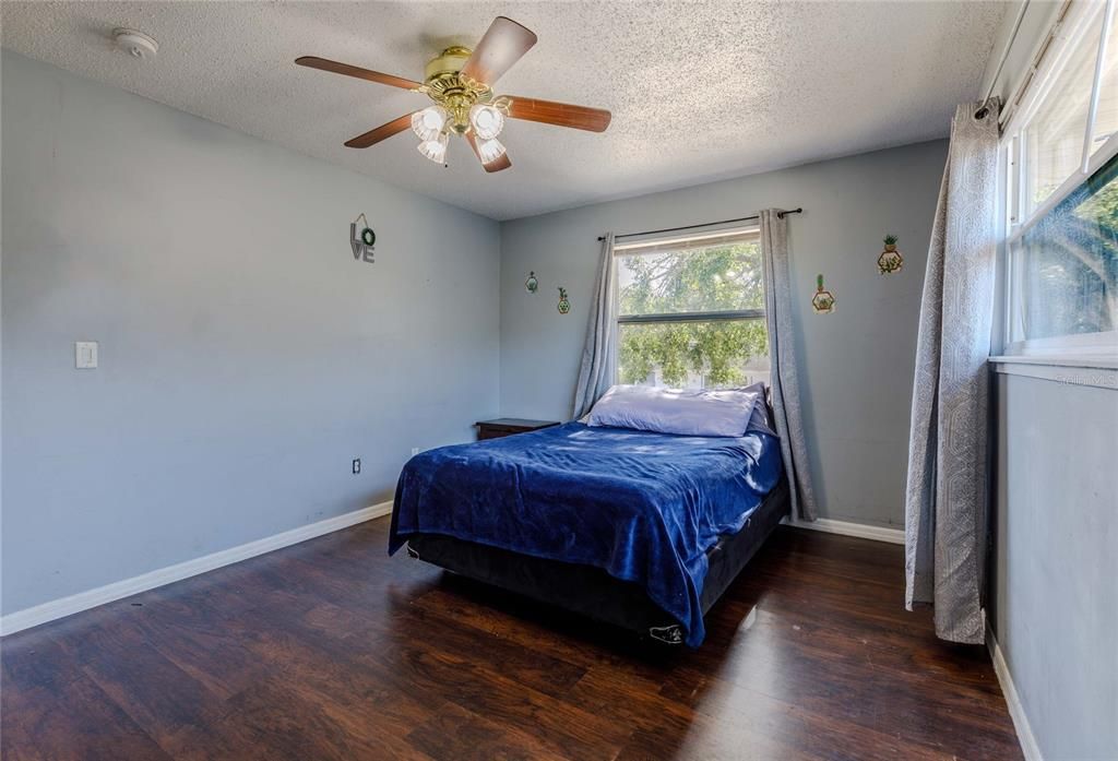 En Venta: $450,000 (4 camas, 2 baños, 2392 Pies cuadrados)