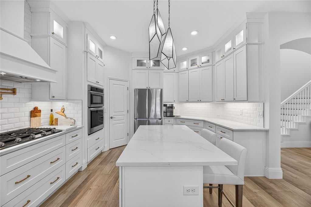 En Venta: $1,225,000 (4 camas, 3 baños, 3463 Pies cuadrados)