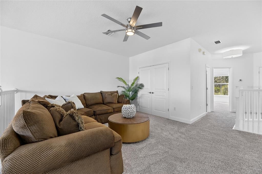 En Venta: $1,225,000 (4 camas, 3 baños, 3463 Pies cuadrados)