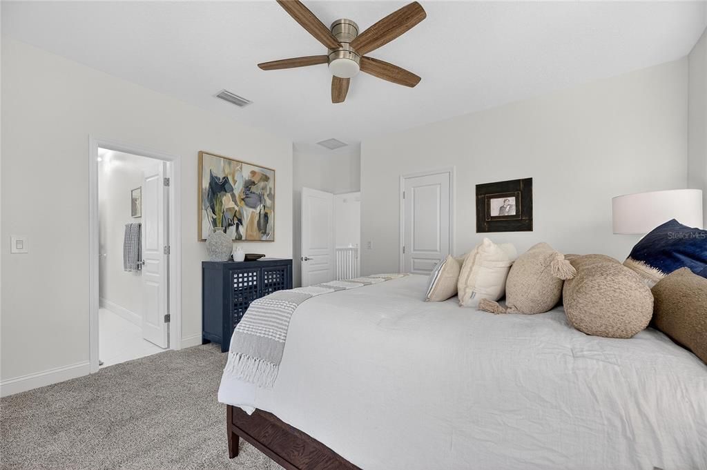 En Venta: $1,225,000 (4 camas, 3 baños, 3463 Pies cuadrados)