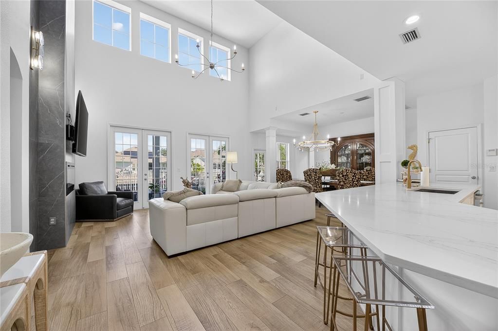 En Venta: $1,225,000 (4 camas, 3 baños, 3463 Pies cuadrados)