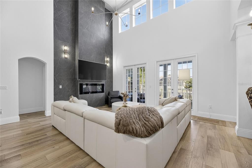 En Venta: $1,225,000 (4 camas, 3 baños, 3463 Pies cuadrados)