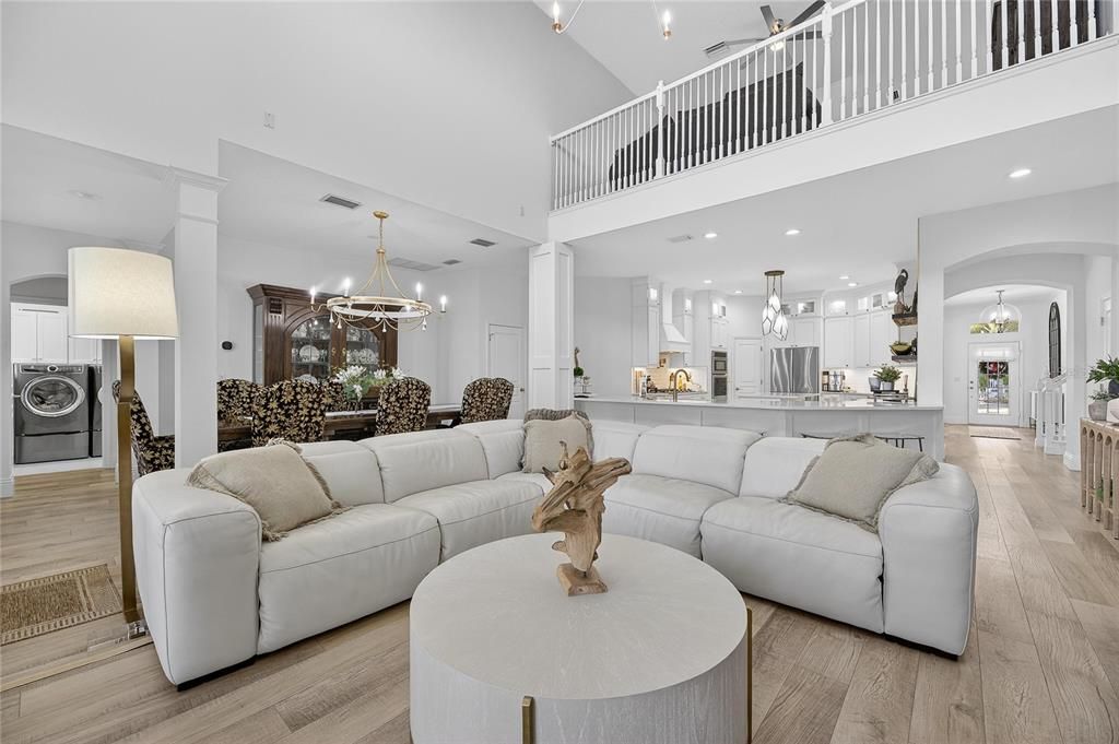 En Venta: $1,225,000 (4 camas, 3 baños, 3463 Pies cuadrados)