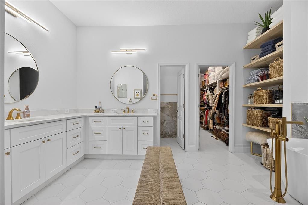 En Venta: $1,225,000 (4 camas, 3 baños, 3463 Pies cuadrados)