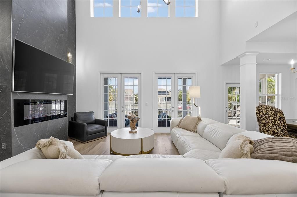 En Venta: $1,225,000 (4 camas, 3 baños, 3463 Pies cuadrados)