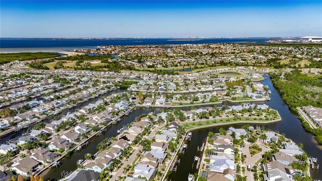 En Venta: $1,225,000 (4 camas, 3 baños, 3463 Pies cuadrados)