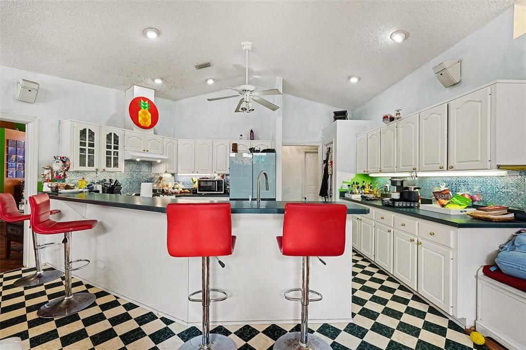 For Sale: $330,000 (3 beds, 2 baths, 2479 Square Feet)