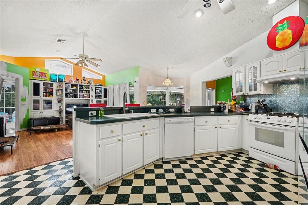 For Sale: $330,000 (3 beds, 2 baths, 2479 Square Feet)