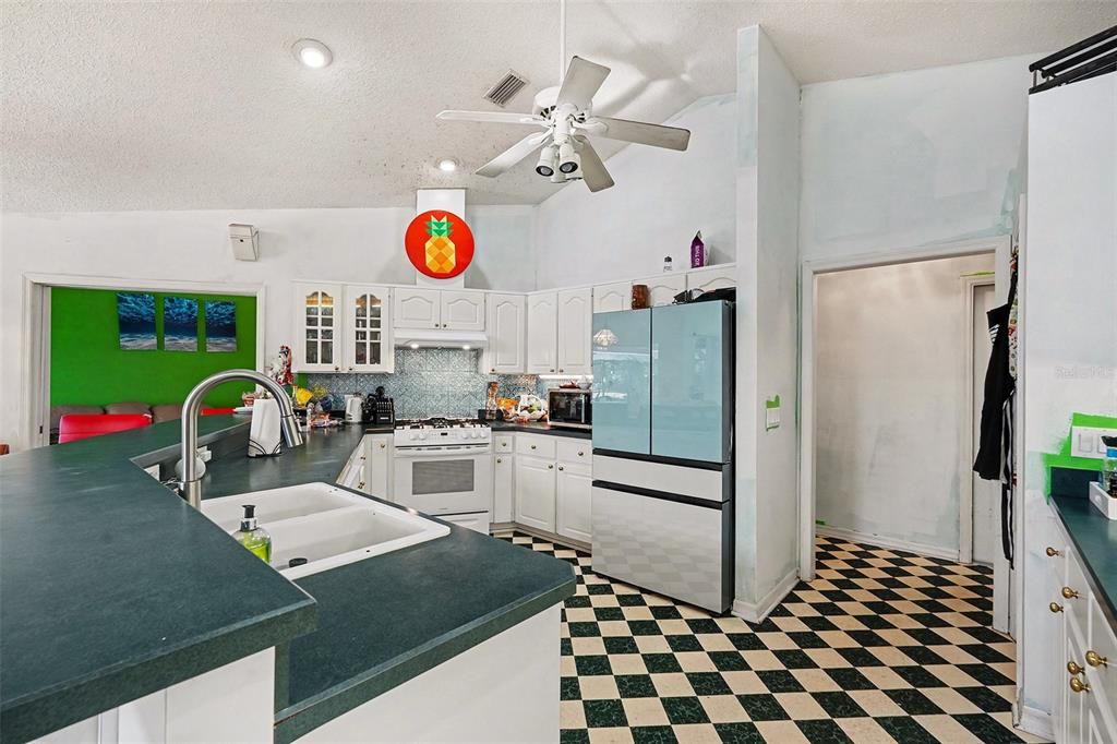 For Sale: $330,000 (3 beds, 2 baths, 2479 Square Feet)