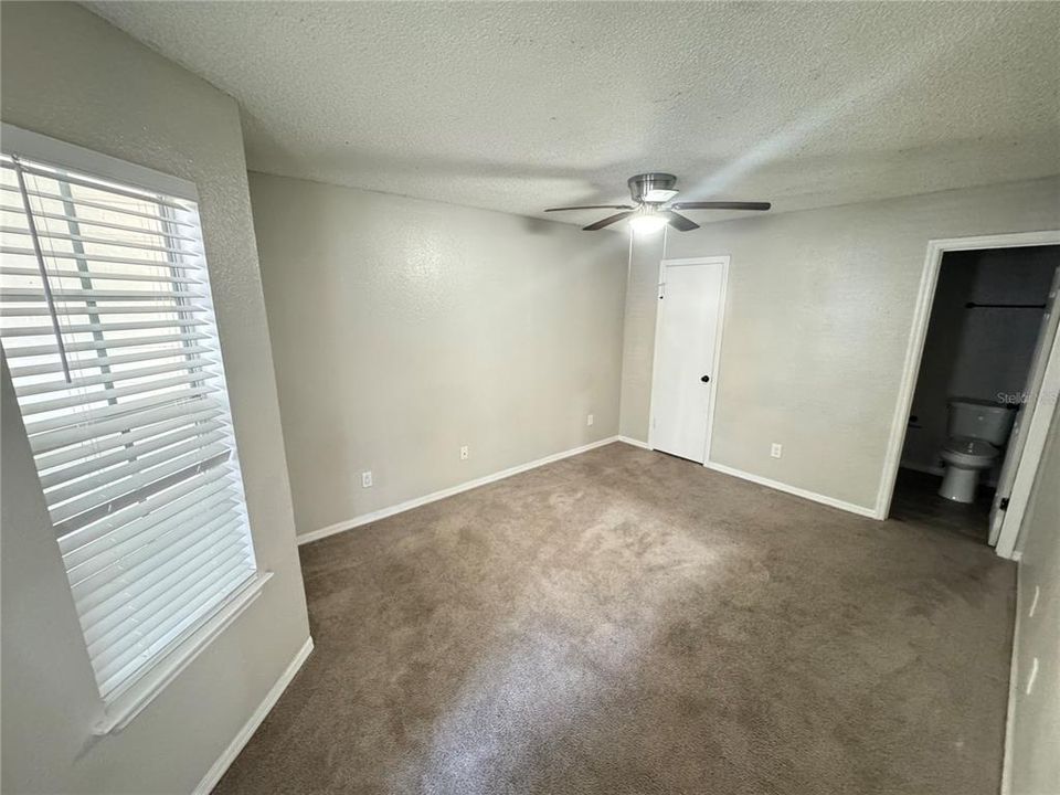 待售: $153,900 (2 贝兹, 2 浴室, 829 平方英尺)