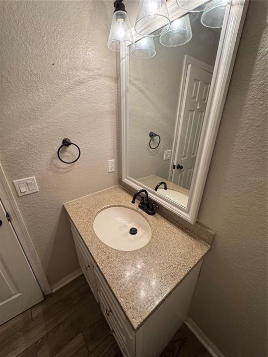 待售: $153,900 (2 贝兹, 2 浴室, 829 平方英尺)