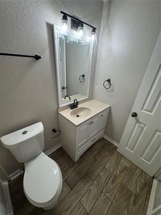 待售: $153,900 (2 贝兹, 2 浴室, 829 平方英尺)